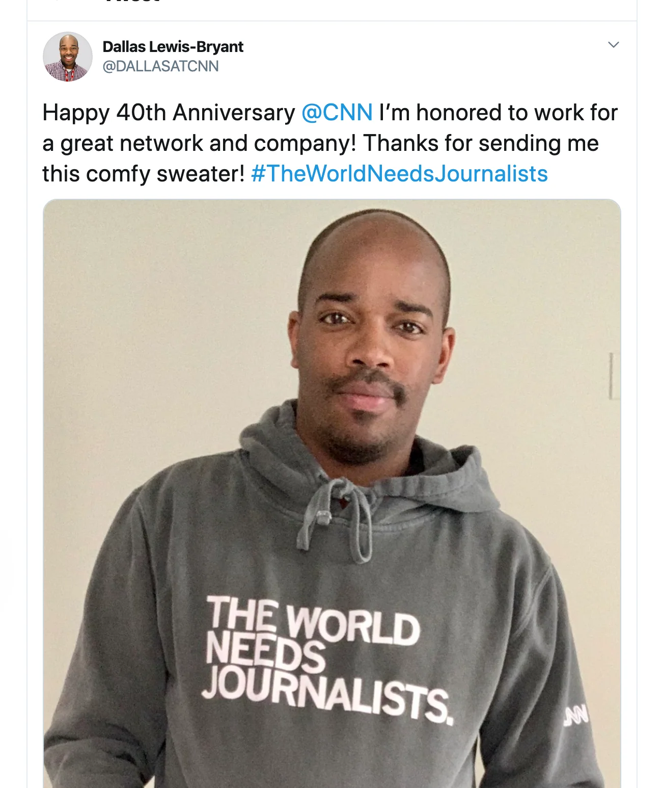 The World Needs Journalists Pullover Hoodie - Image 4